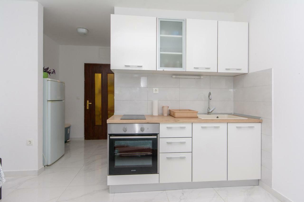 Apartment Ratak House