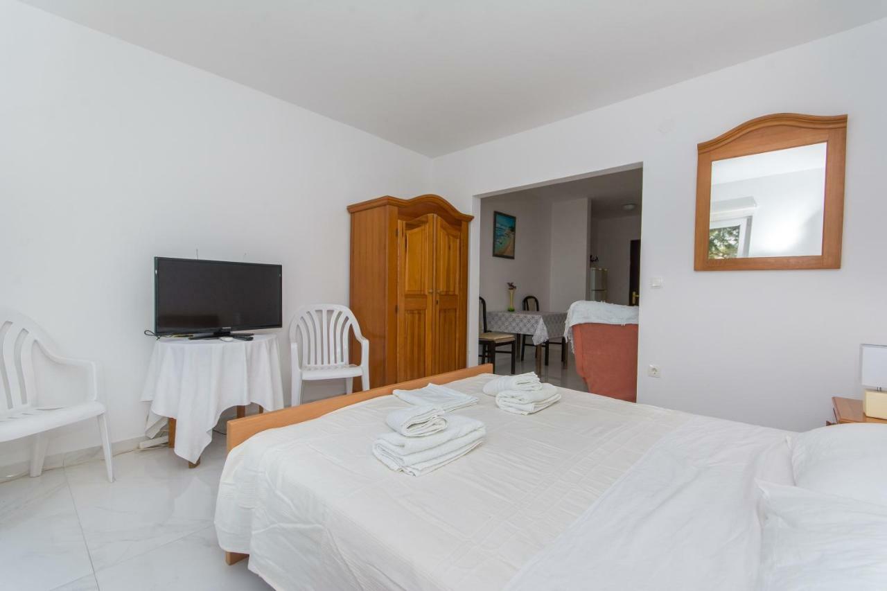 Apartment Ratak House