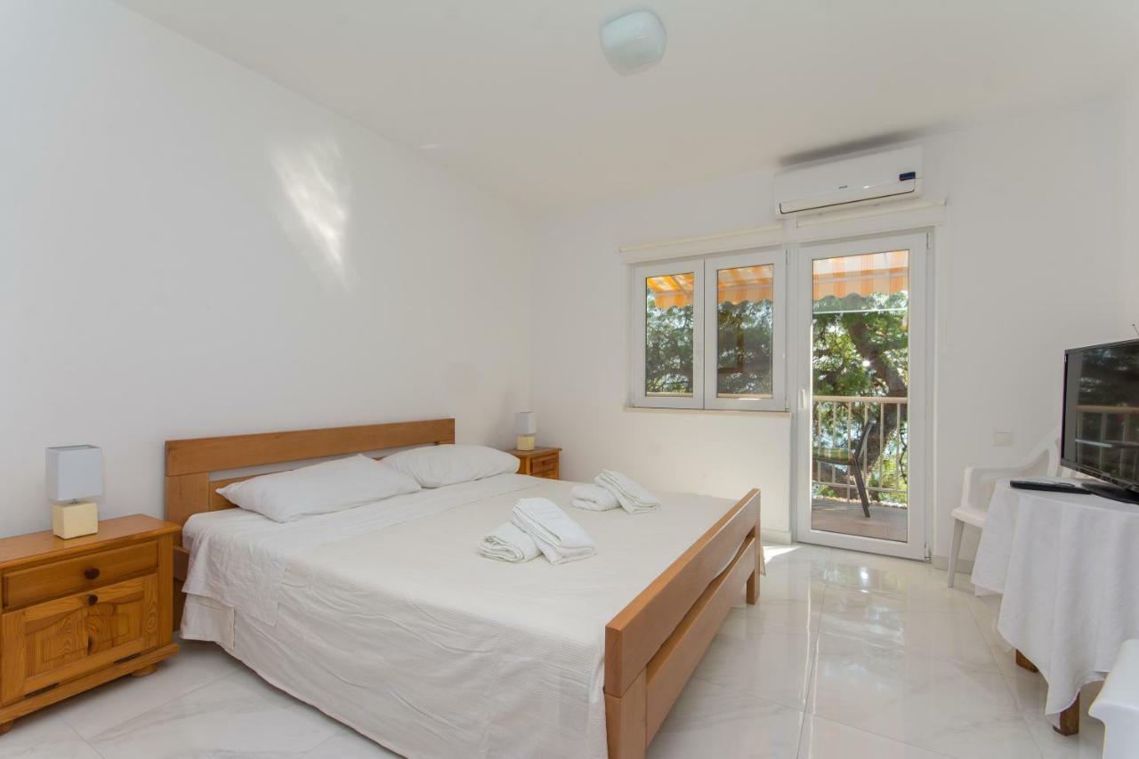 Ratak House *